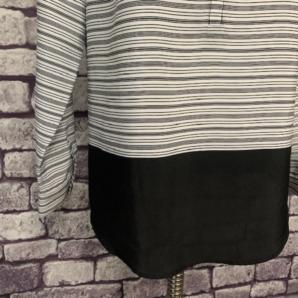 Chico's Striped Blouse Size Medium - Picture 3 of 9